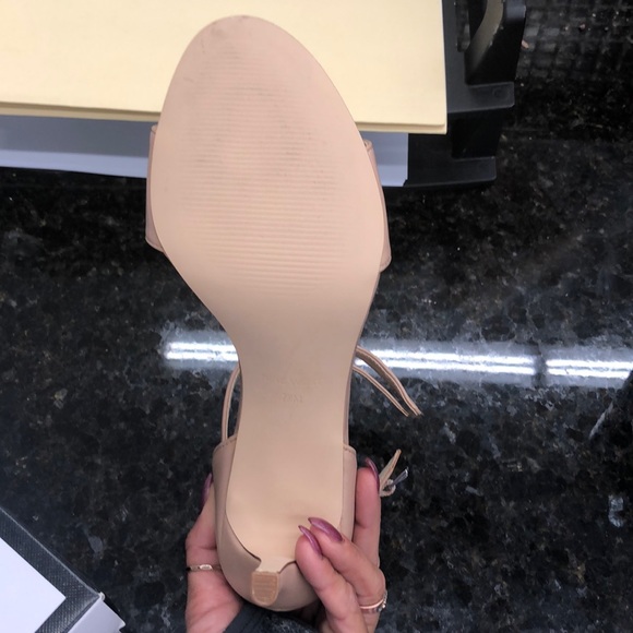 Heels - Picture 4 of 4